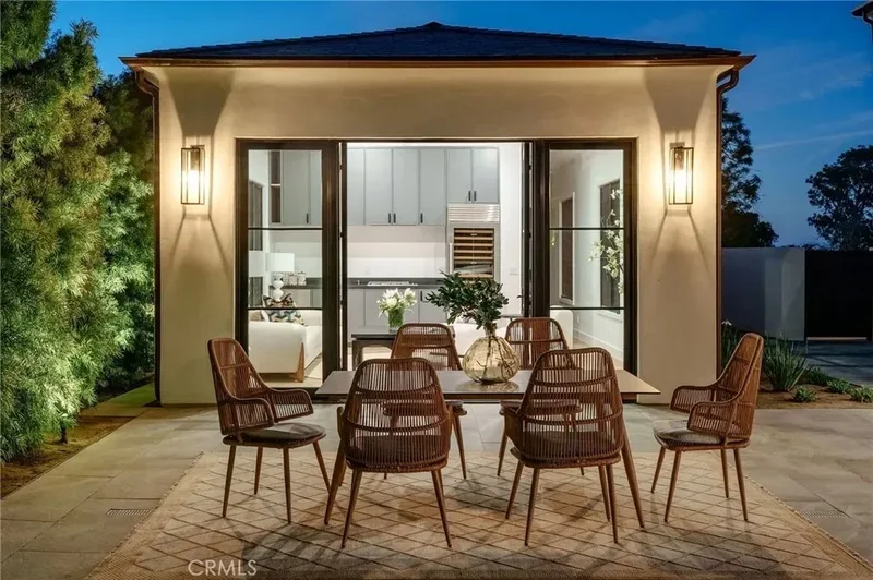 704 Apsley, Rolling Hills Estates, California, United States. - Photo 25