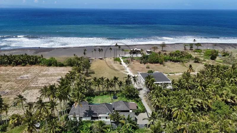 Freehold Ocean View Villa With Modern Tropical Design