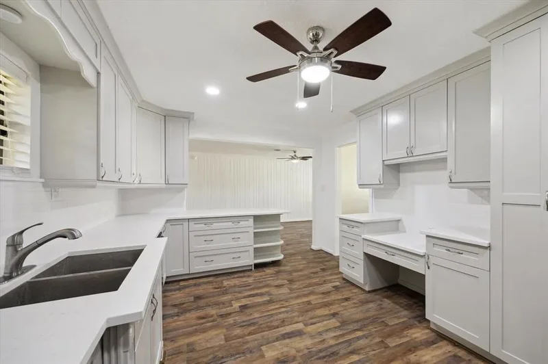 1309 Centennial Drive, Houston, Texas, United States. - Photo 12