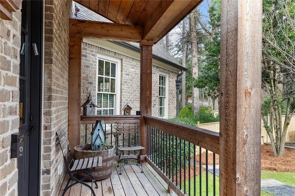 Exterior photo 4