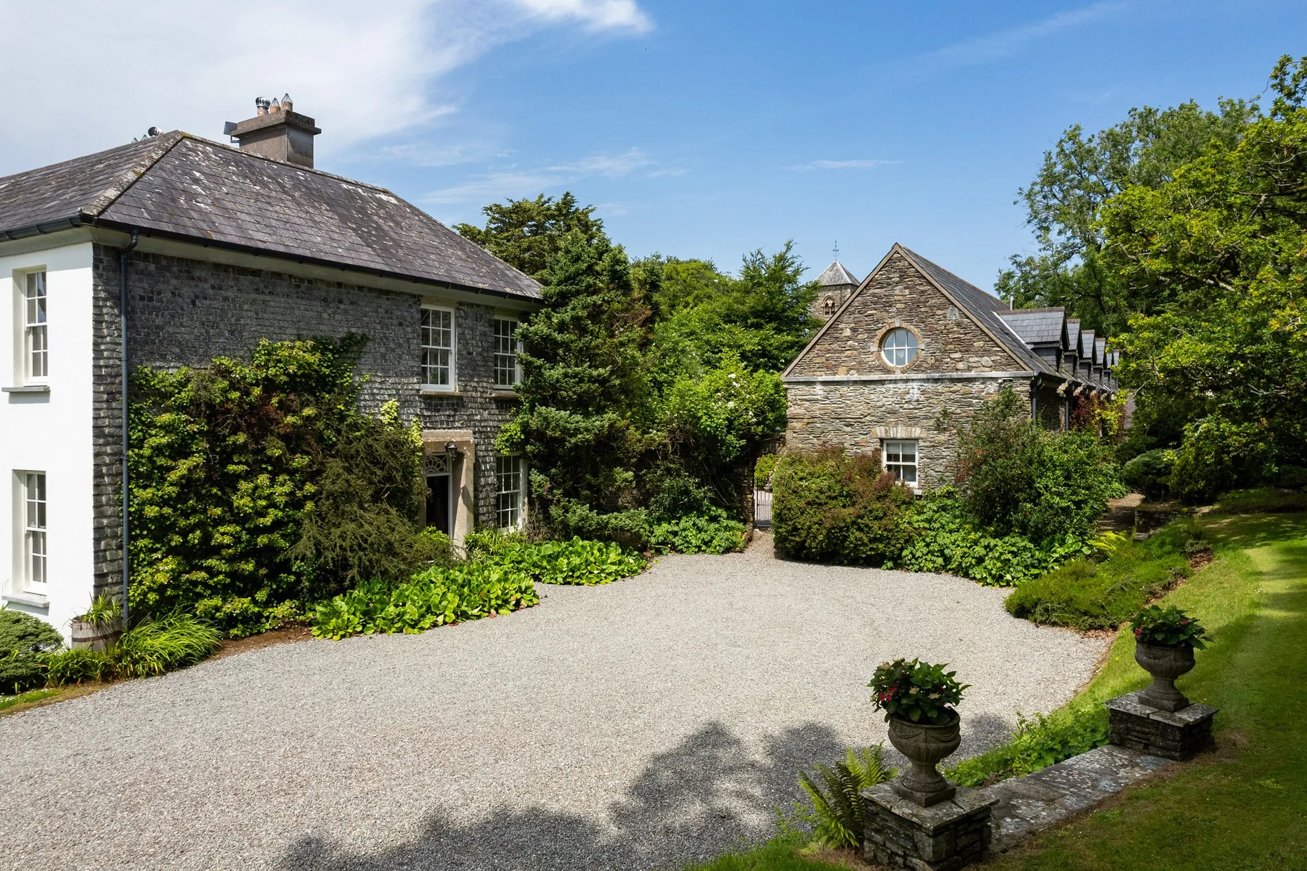 Exterior photo 3