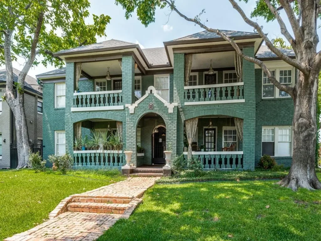 Exterior photo 8