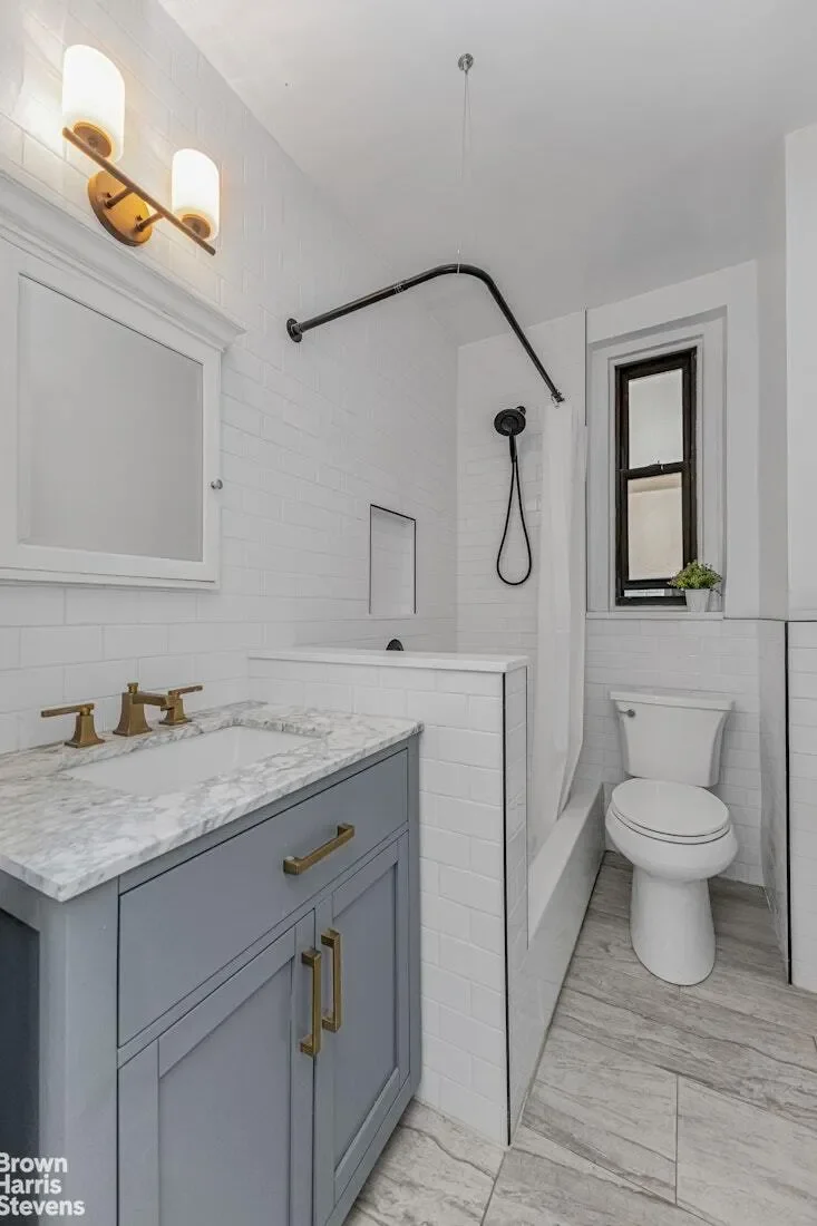 EAST 77TH STREET, New York, New York, United States. - Photo 2