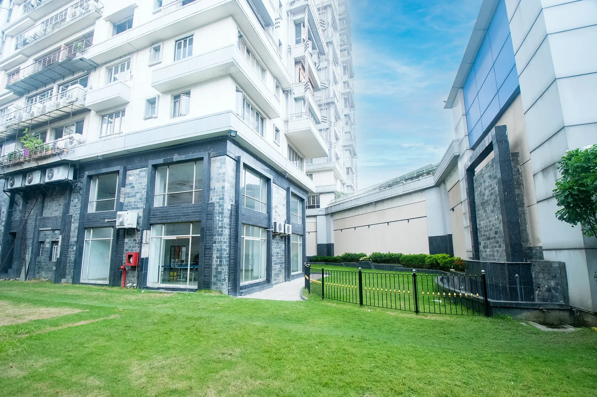 Exterior photo 3