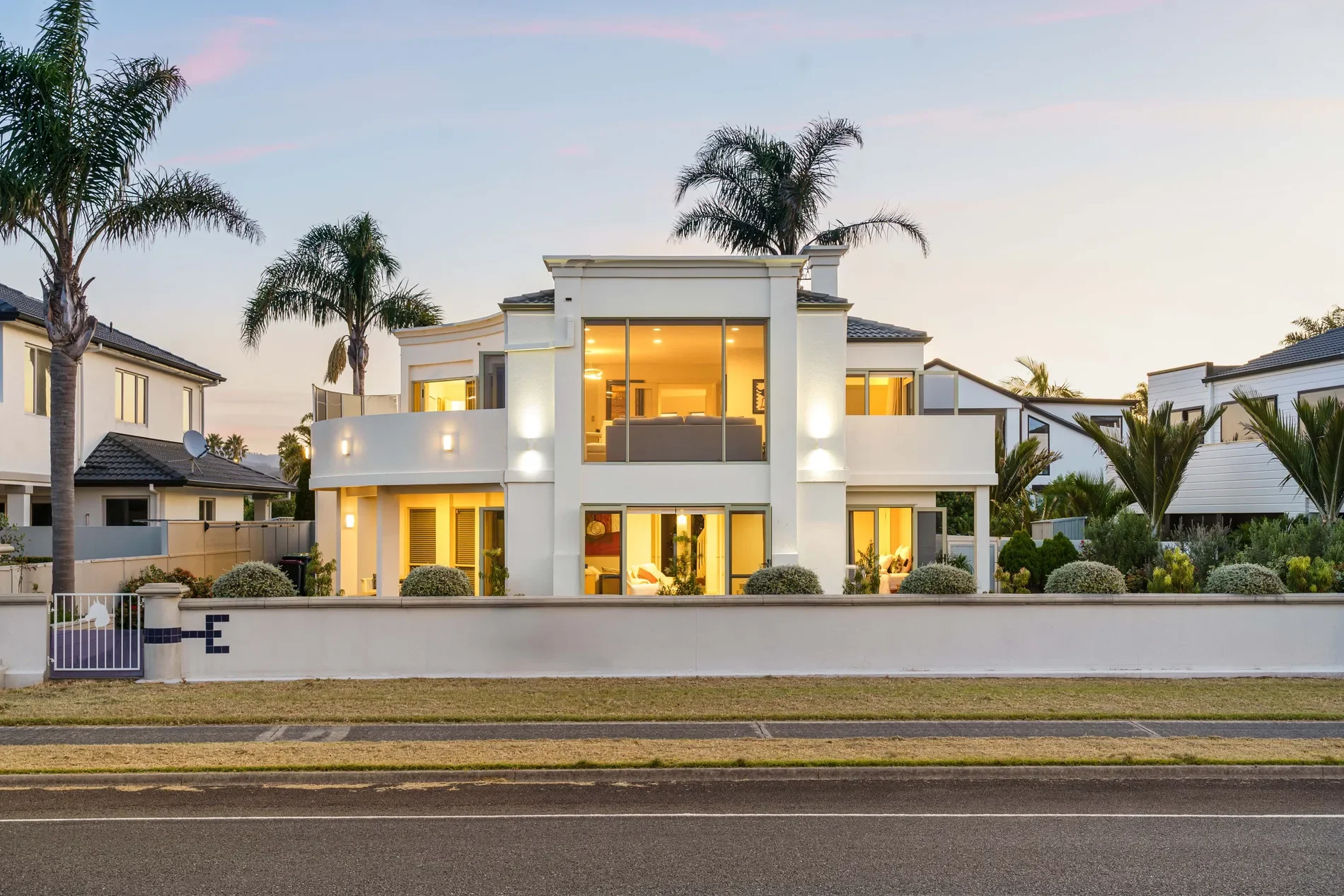 Exterior photo 2