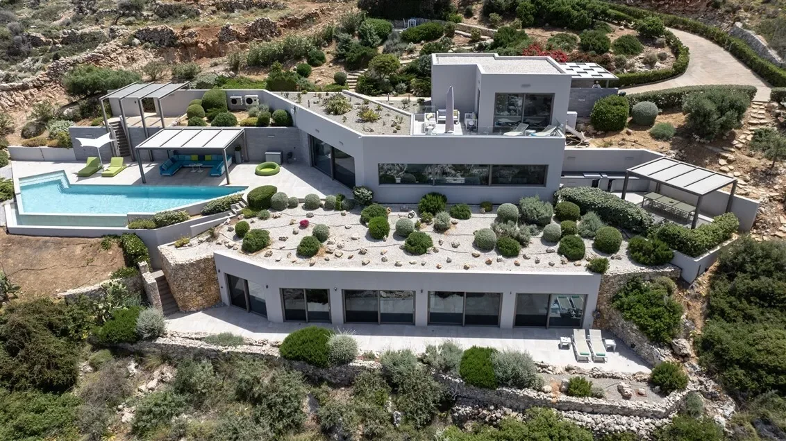 Exterior photo 6