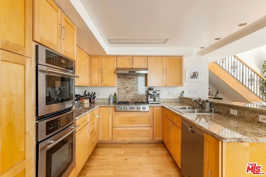 439 Carroll Canal, Los Angeles, California, United States. - Photo 3