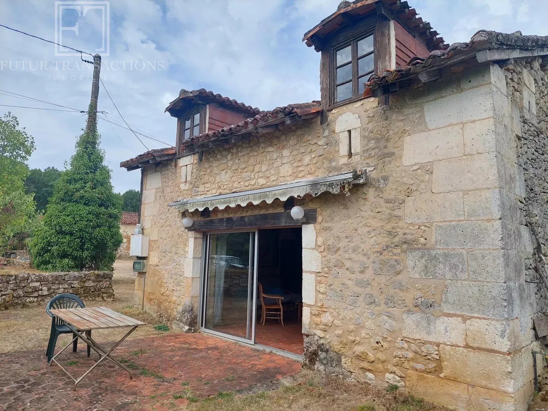 Exterior photo 4