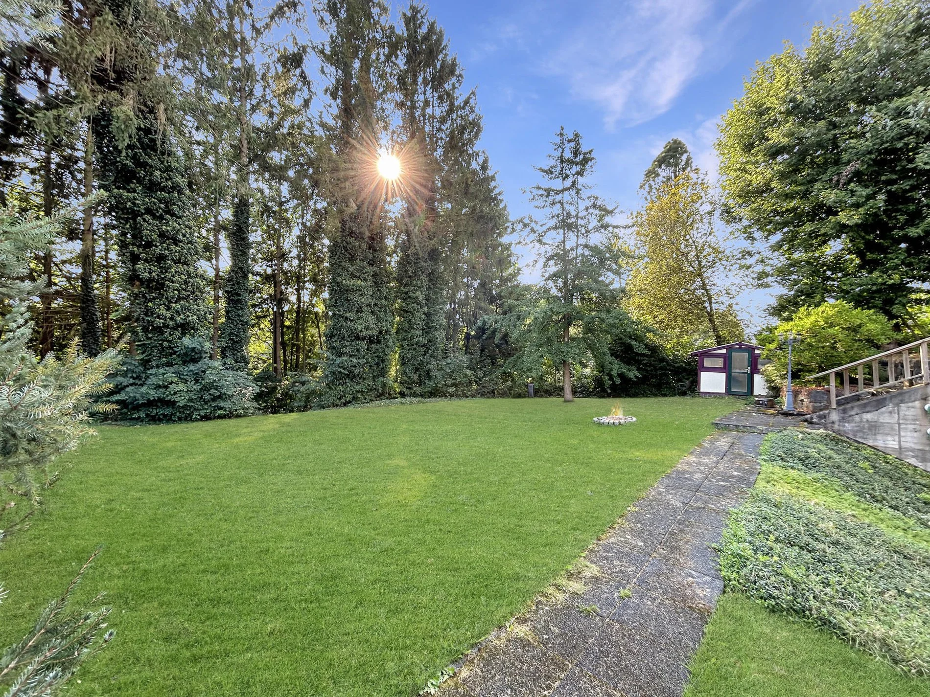 Exterior photo 4