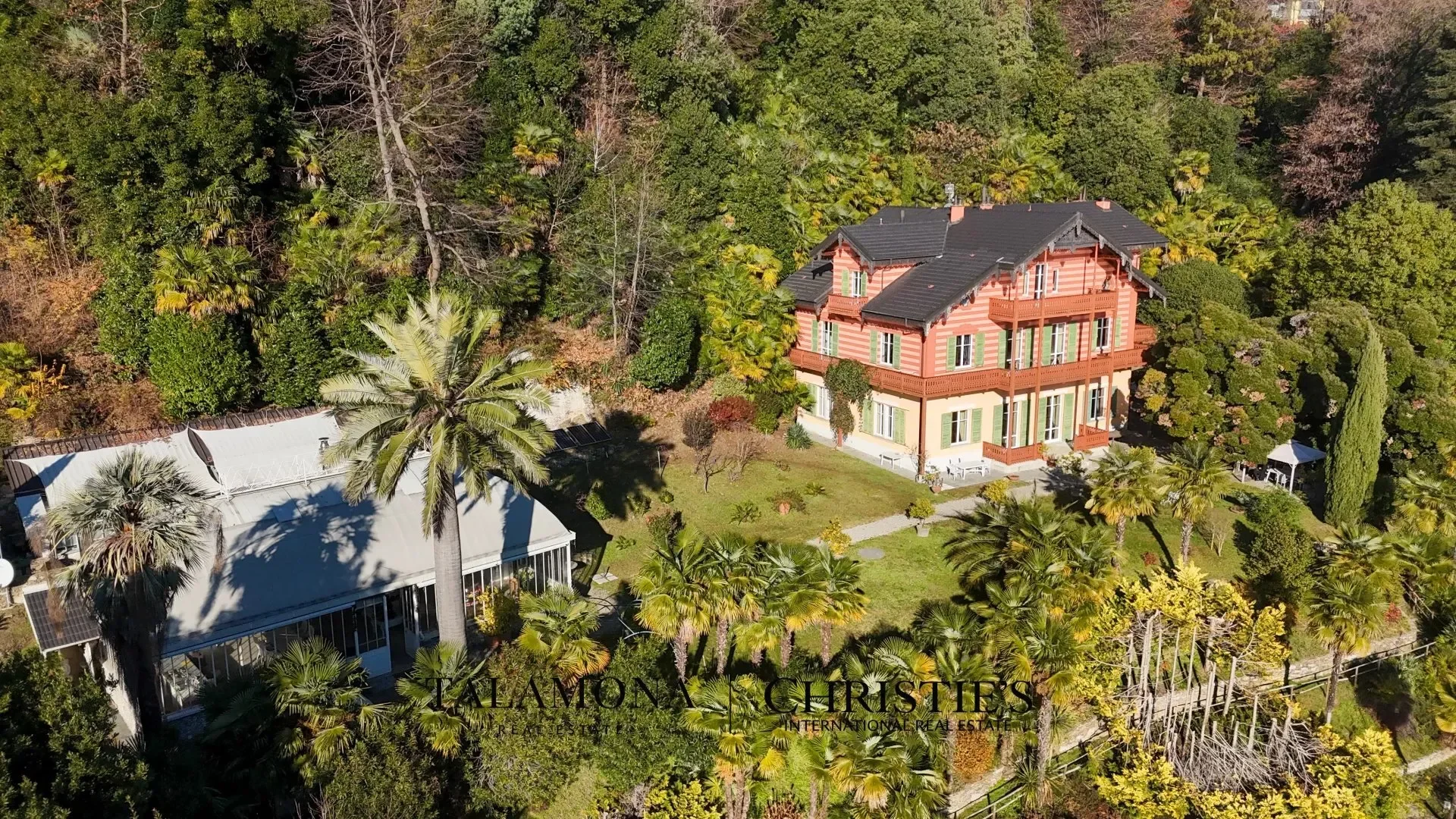 Exterior photo 4