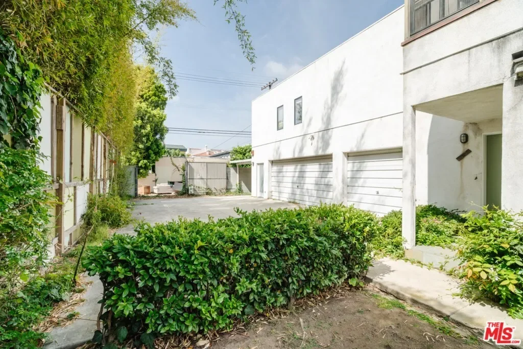 3875 Marcasel Avenue, Los Angeles, California, United States. - Photo 1