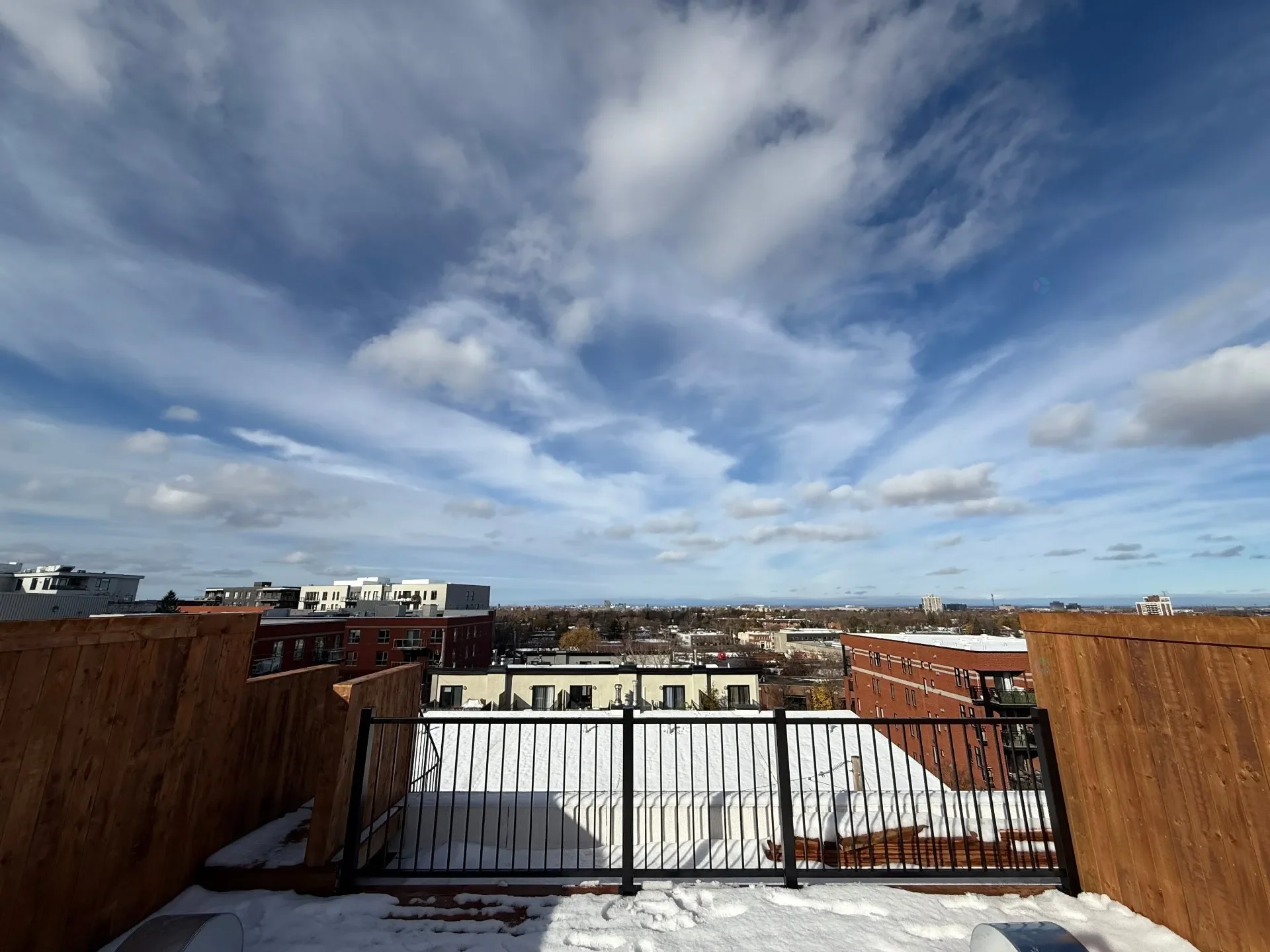 Exterior photo 3