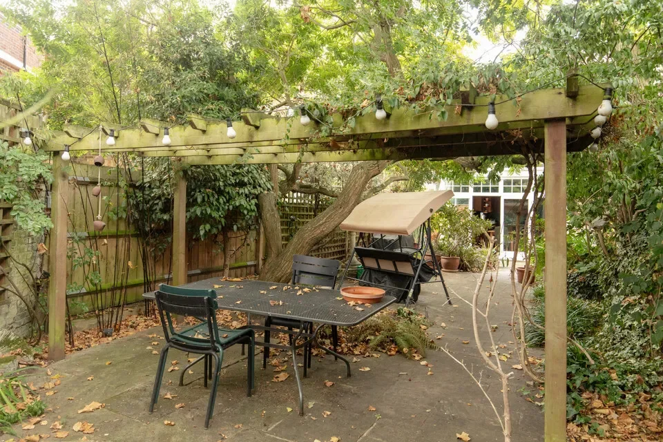 Exterior photo 5