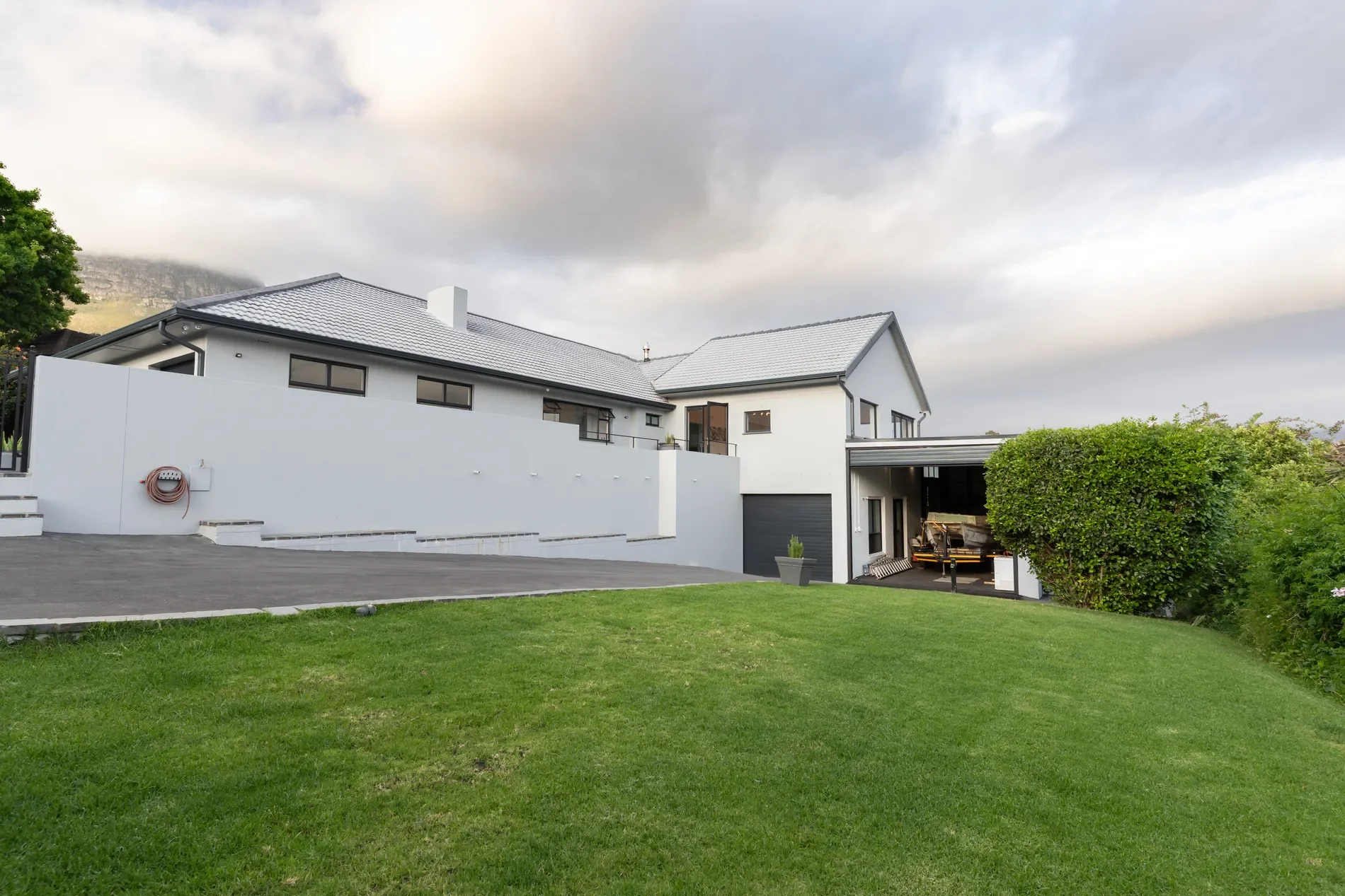 Exterior photo 12