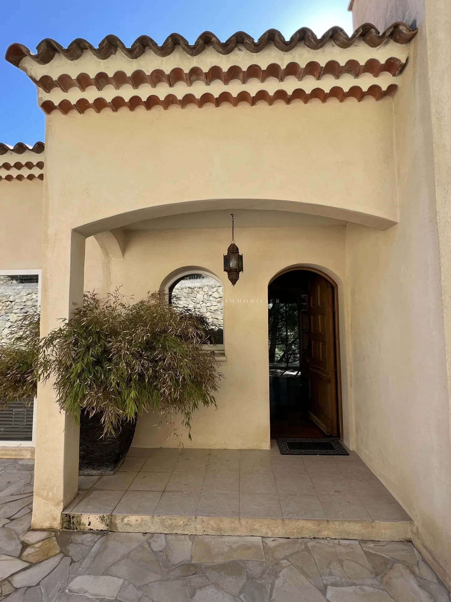 Exterior photo 8