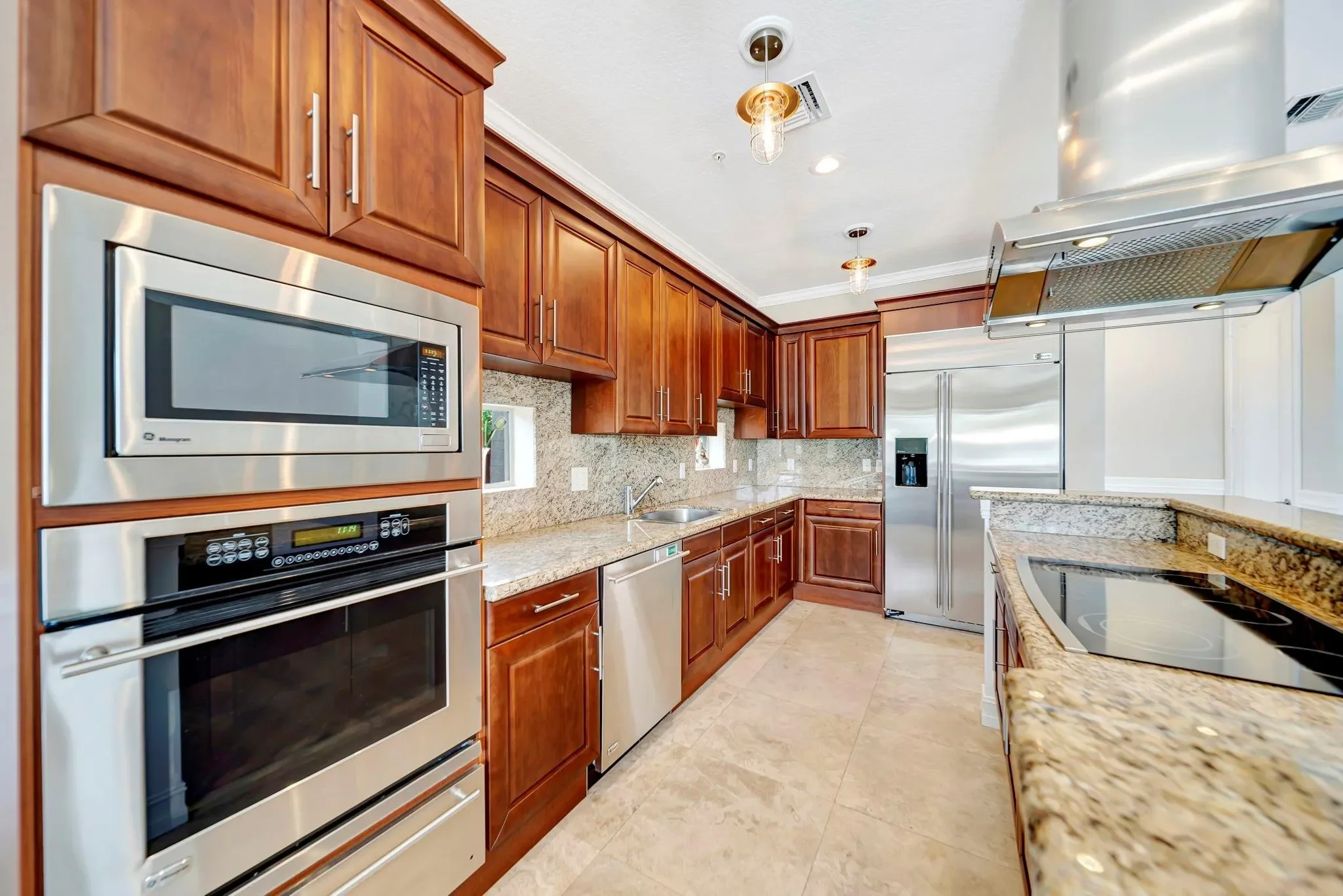 1368 BAYVIEW DR, Fort Lauderdale, Florida, United States. - Photo 14