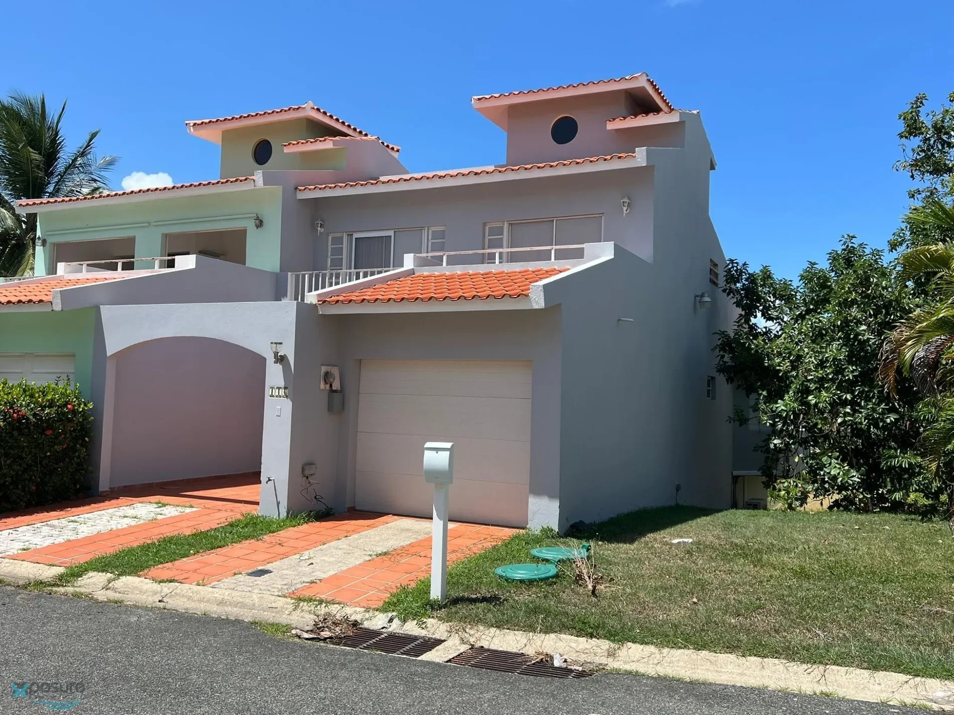 Exterior photo 2