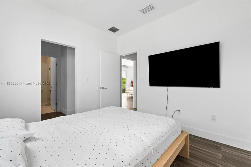 6810 NW 103rd Pl, Doral, Florida, United States. - Photo 4