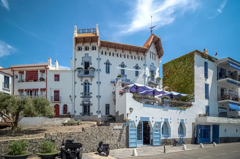 The Famous "Casa Blaua" Art And Prestige In Cadaqués