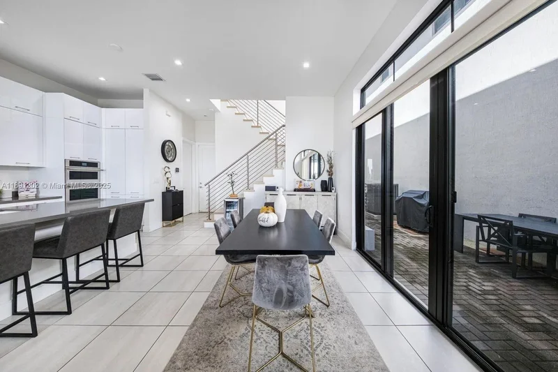 8120 NW 43rd St, Miami Springs, Florida, United States. - Photo 23