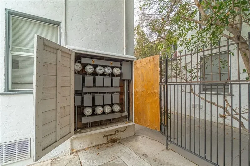 1924 Cedar Avenue, Signal Hill, California, United States. - Photo 17