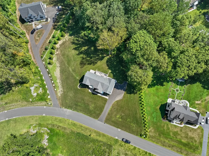 8 Holly Lane, Newtown, CT, 06482, USA, Newtown, Connecticut, United States. - Photo 27