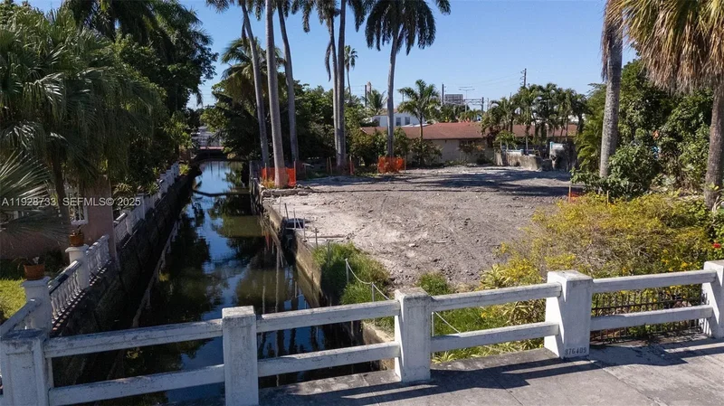 848 NW 18th Ave, Miami, Florida, United States. - Photo 6