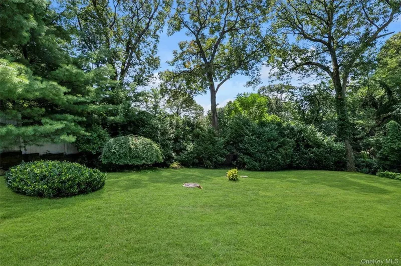 17 Melody, Bayville, New York, United States. - Photo 22