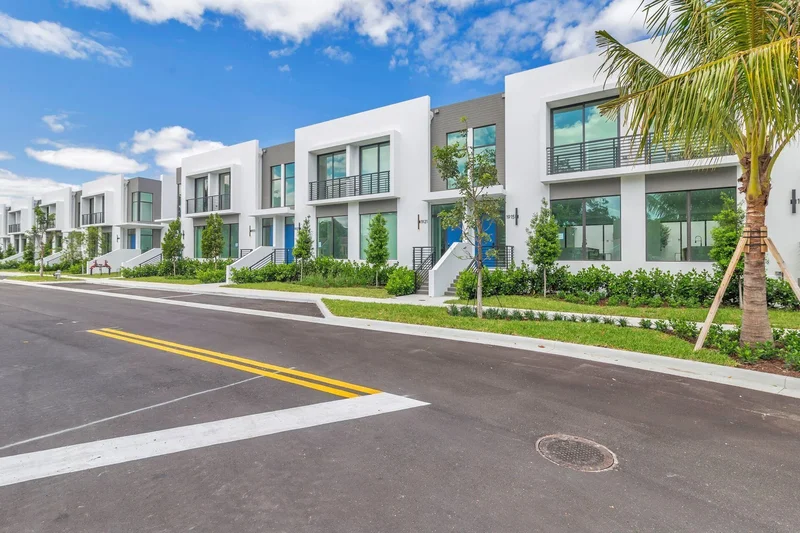 Dock Street, West Palm Beach, Florida, United States. - Photo 30