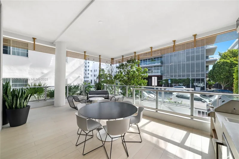 304 Ocean Dr 102, Miami Beach, Florida, United States. - Photo 2