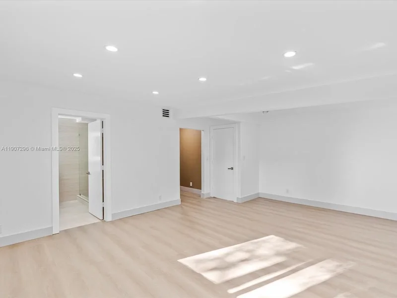 19461 NE 22nd Rd, North Miami Beach, Florida, United States. - Photo 23