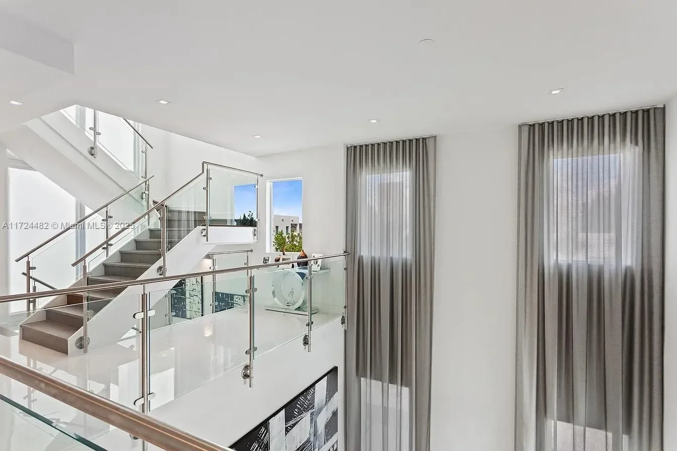 6821 NW 104th Ct, Doral, Florida, United States. - Photo 6