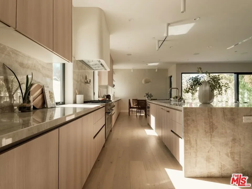 3629 Rosewood Avenue, Los Angeles, California, United States. - Photo 49