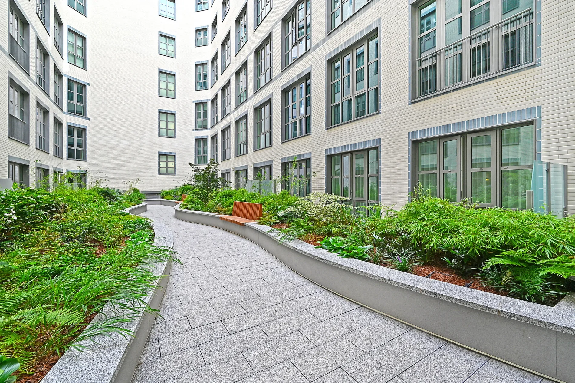 Exterior photo 3