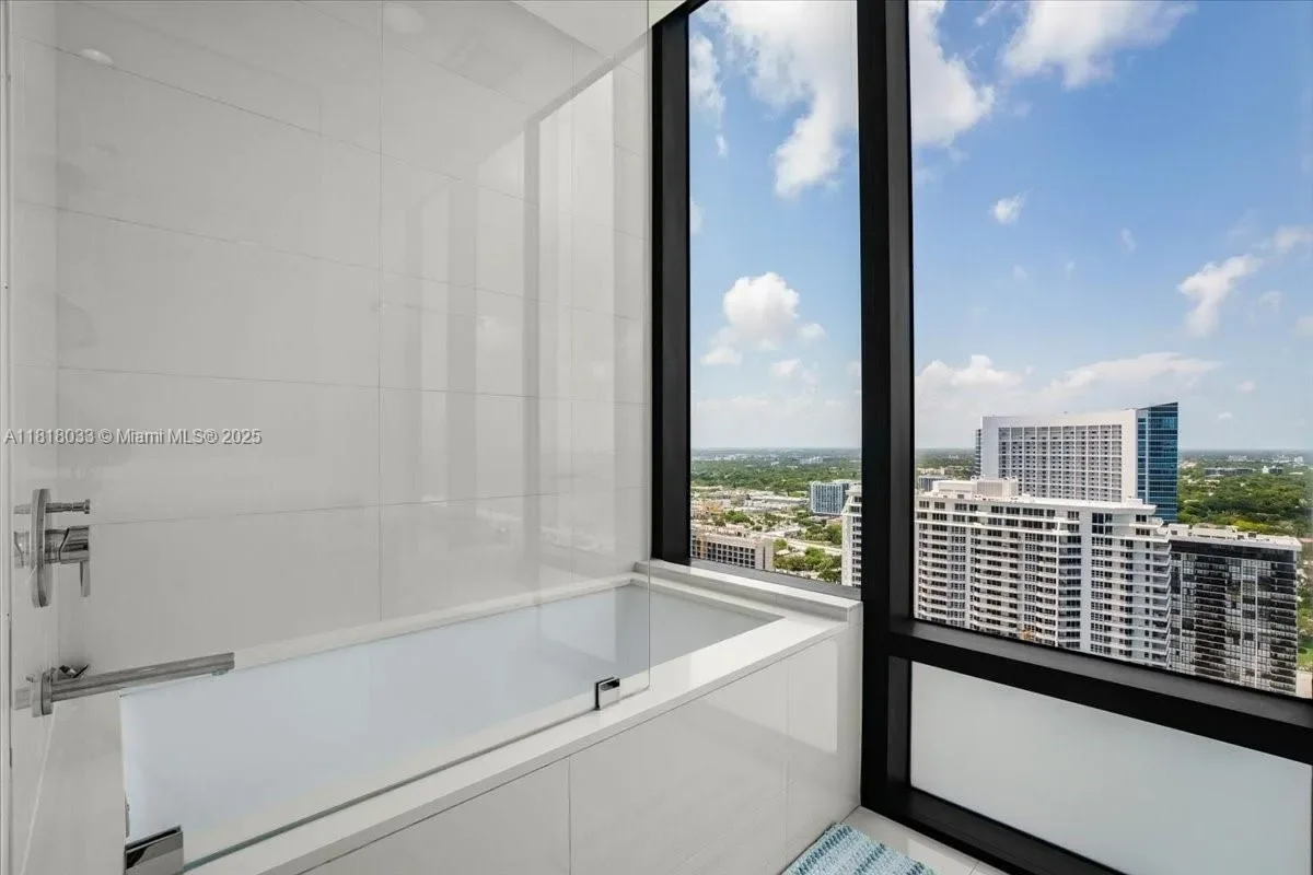 3131 NE 7th Ave 3306, Miami, Florida, United States. - Photo 33