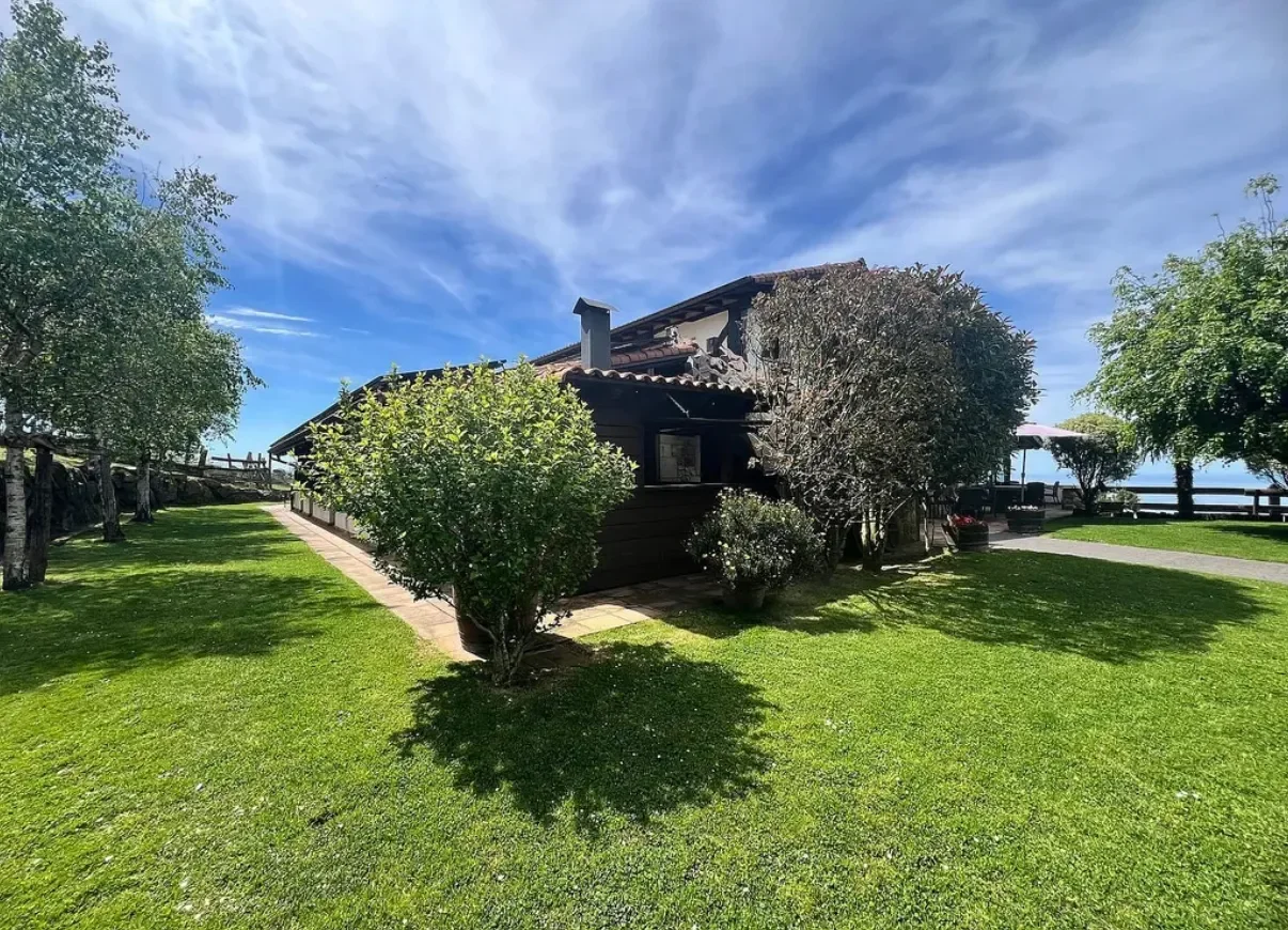 Exterior photo 5