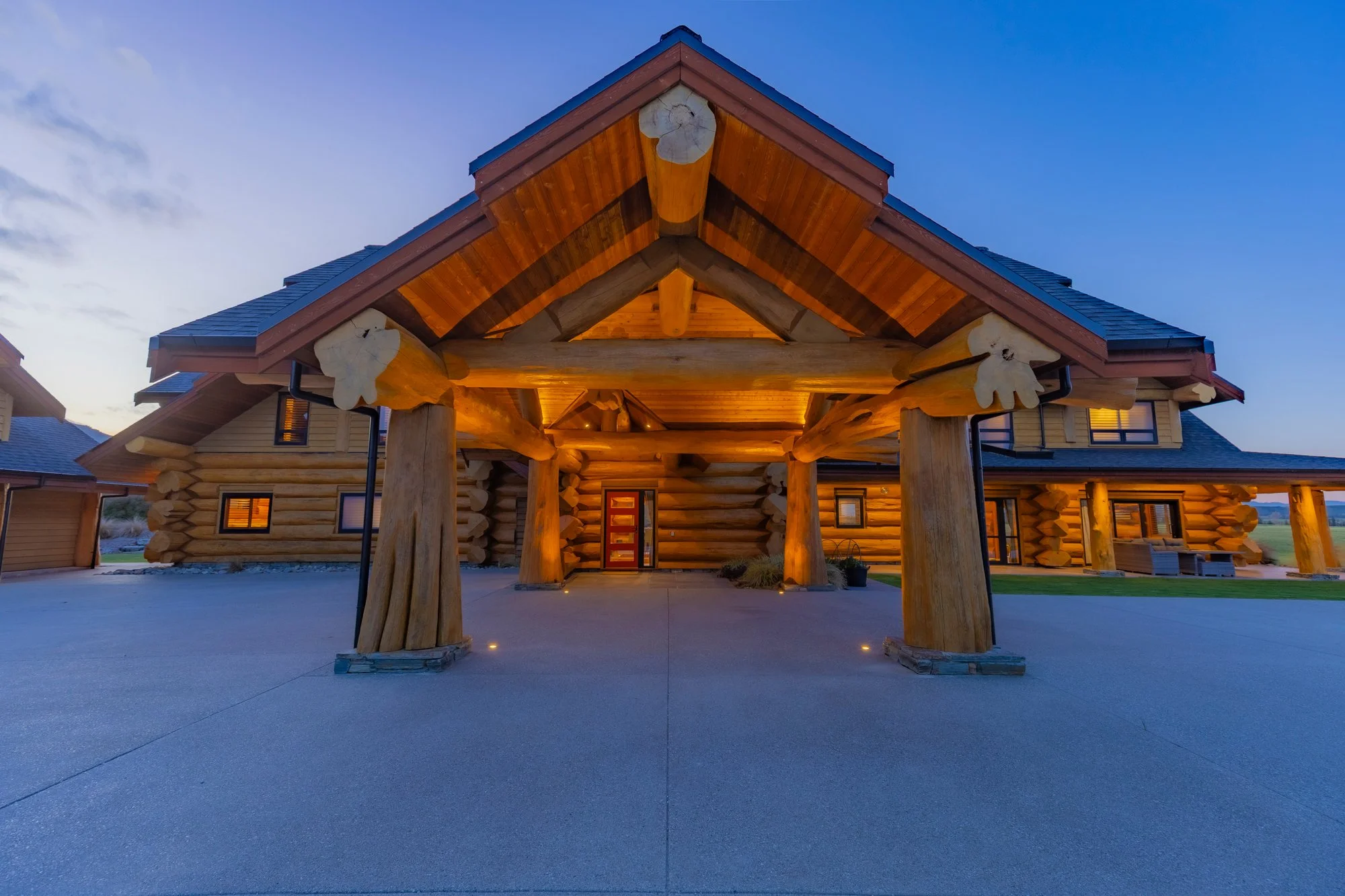 Exterior photo 2