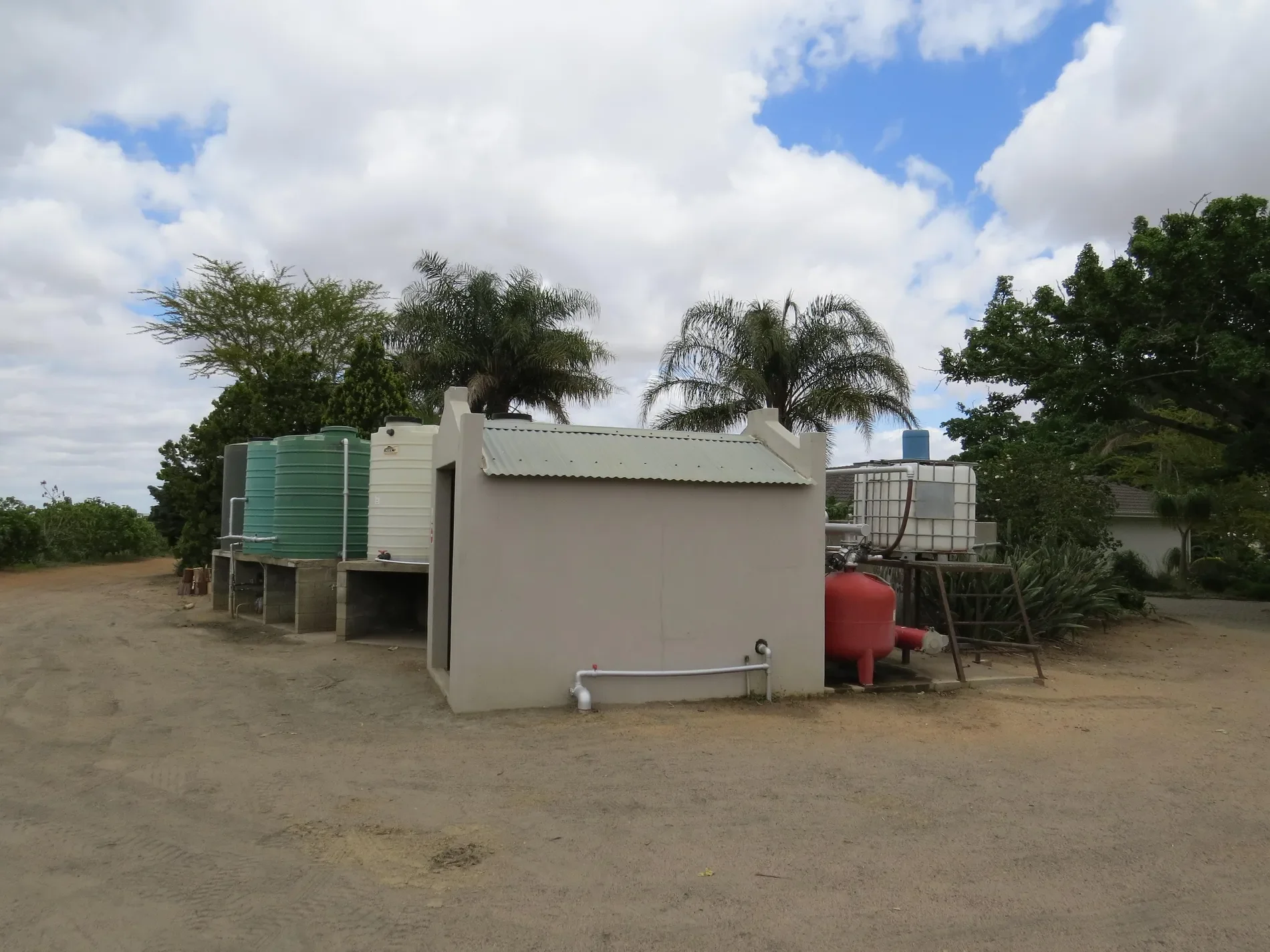 Exterior photo 7