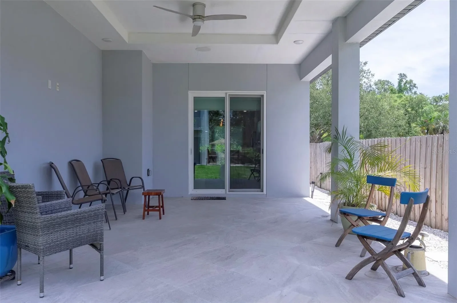 Exterior photo 5