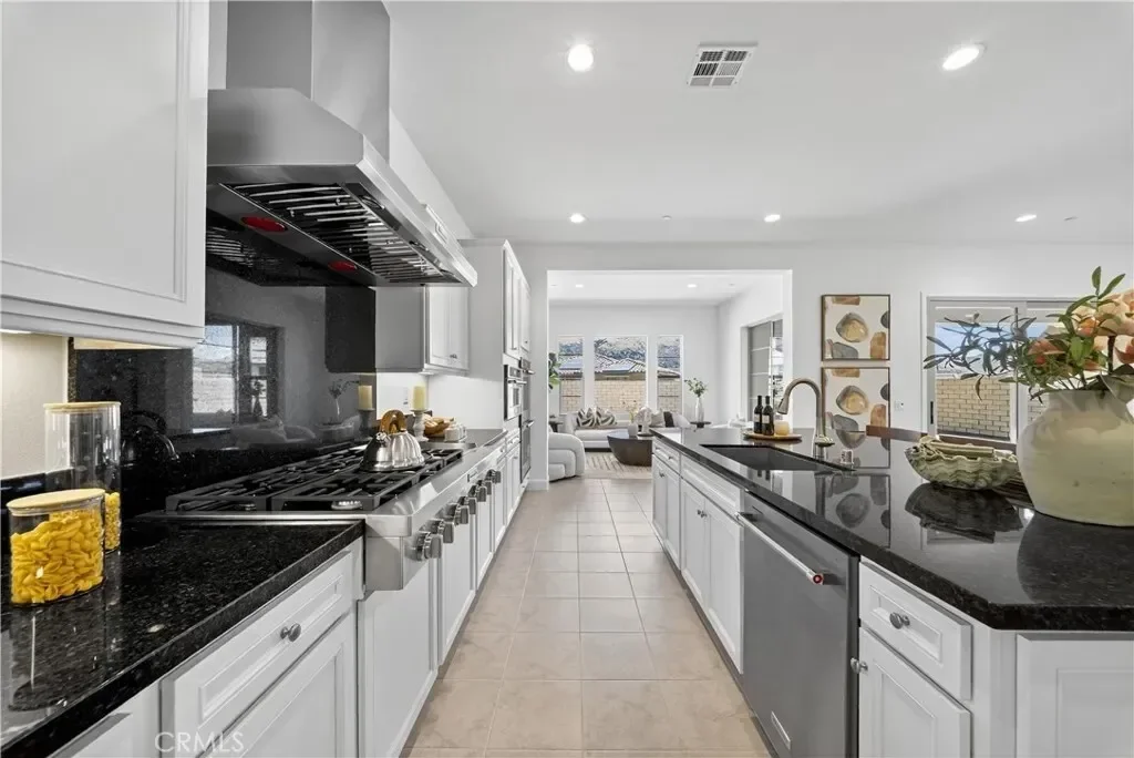 21219 Currant Ct, Los Angeles, California, United States. - Photo 5