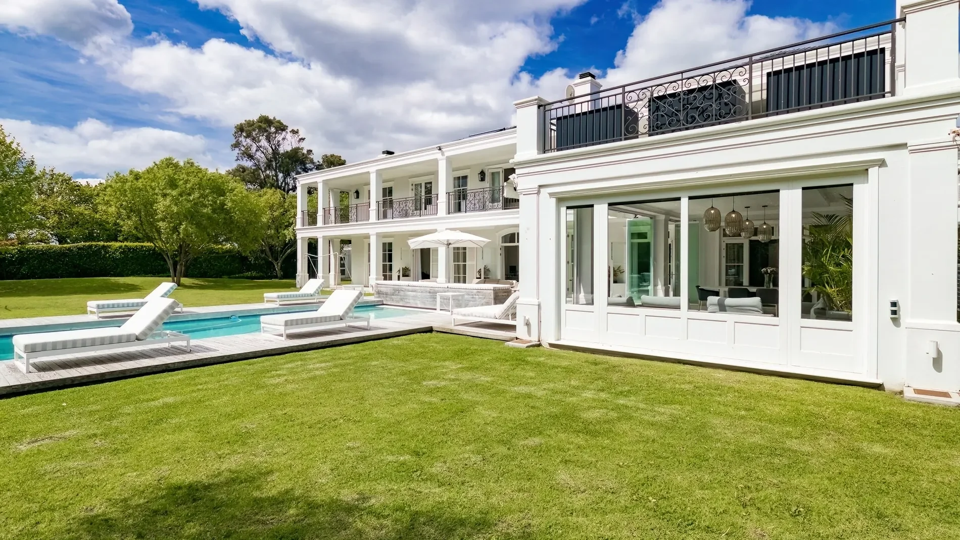 Exterior photo 10