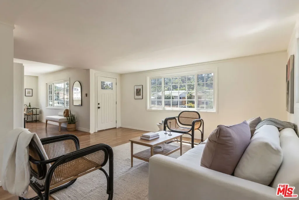 1945 Yosemite Drive, Los Angeles, California, United States. - Photo 30