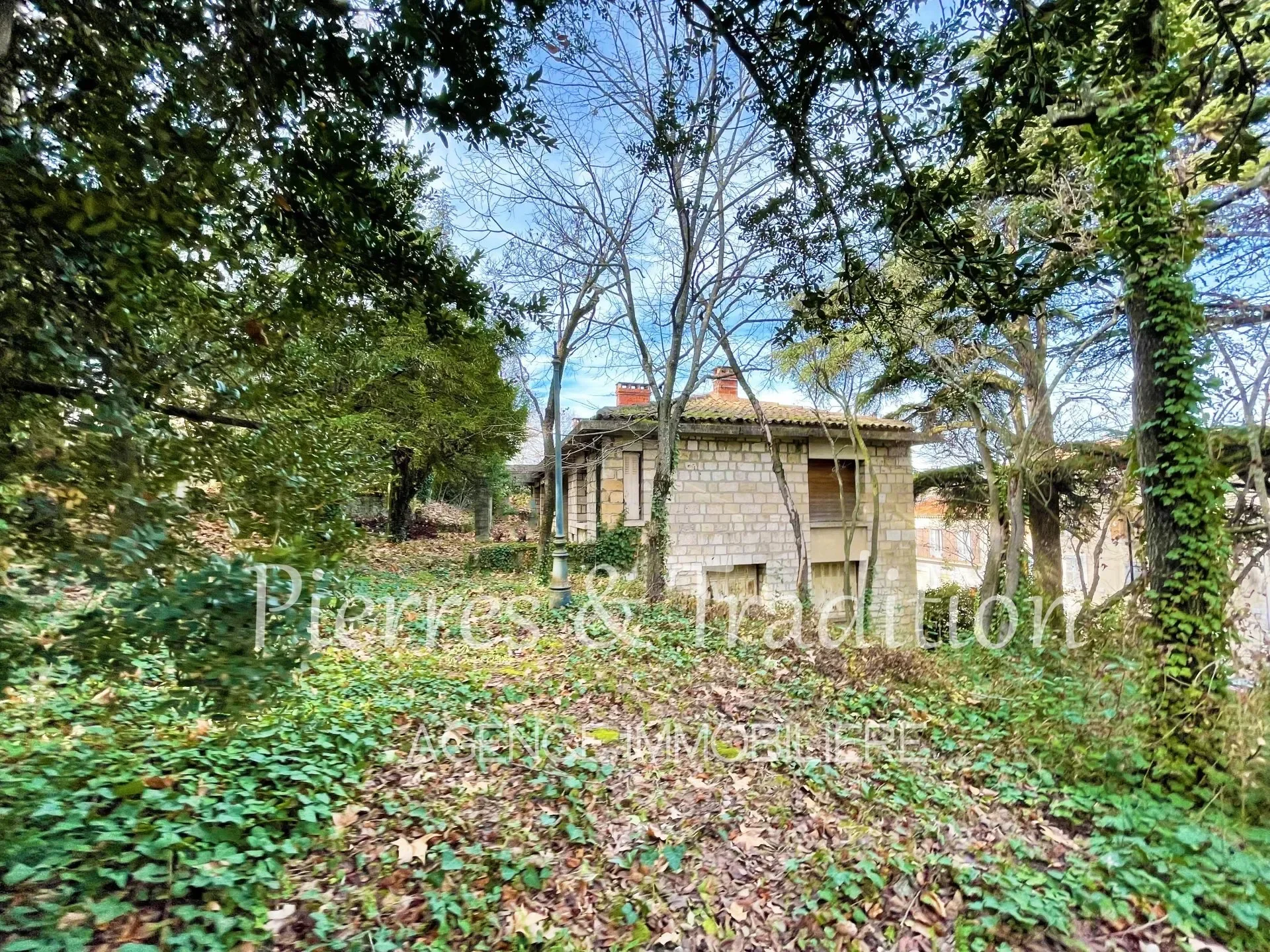 Exterior photo 3