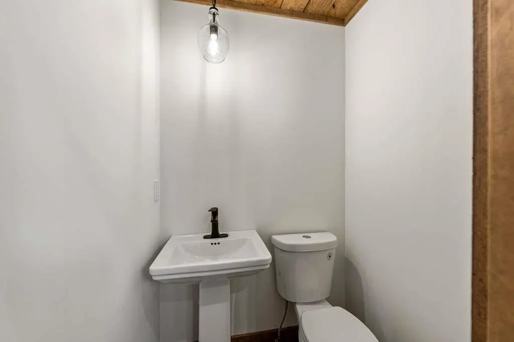 2393 Ada Street, Chicago, Illinois, United States. - Photo 17