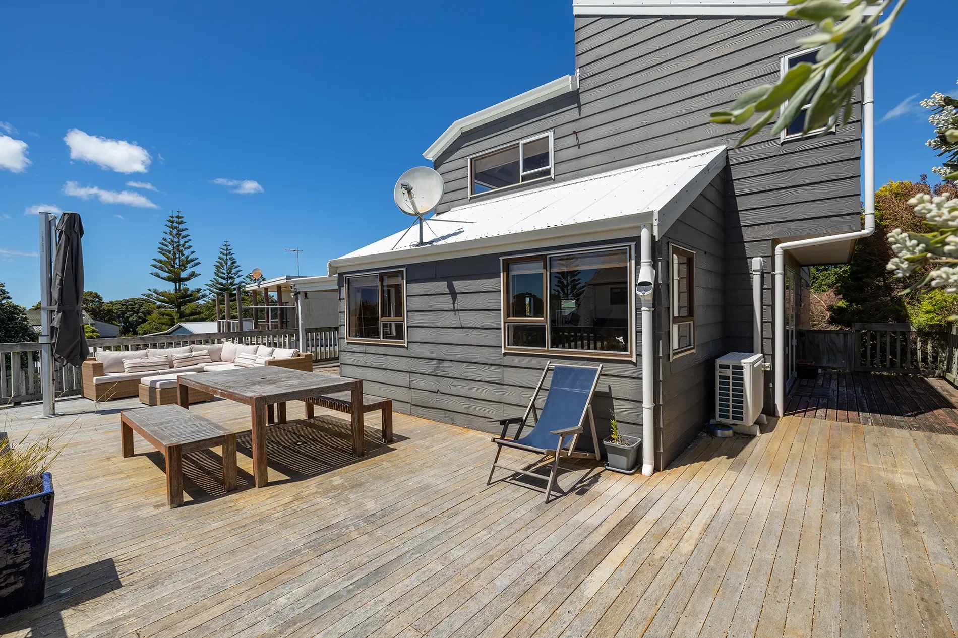 Exterior photo 4