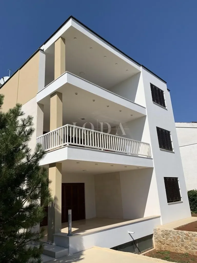 Exterior photo 2