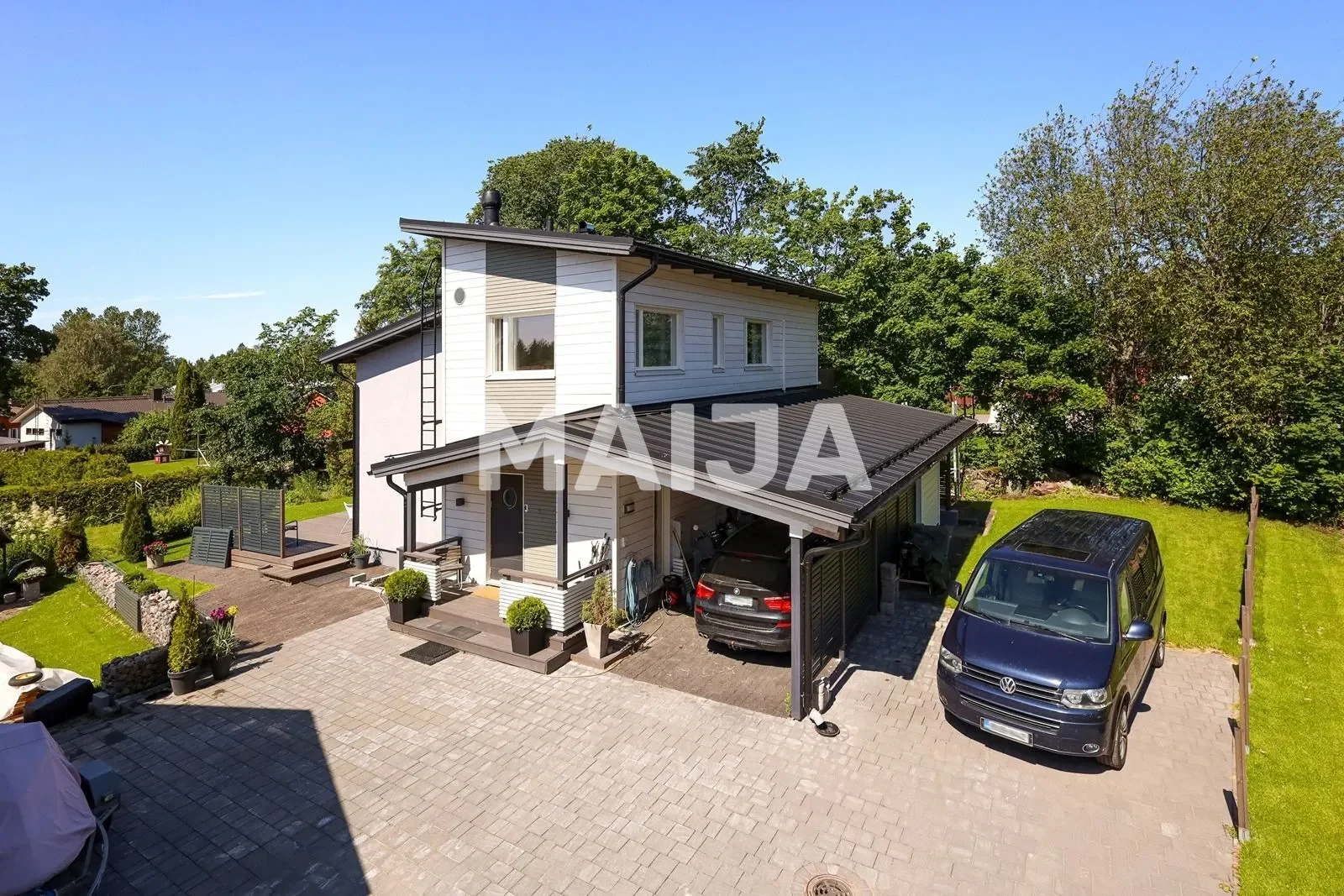 Exterior photo 3