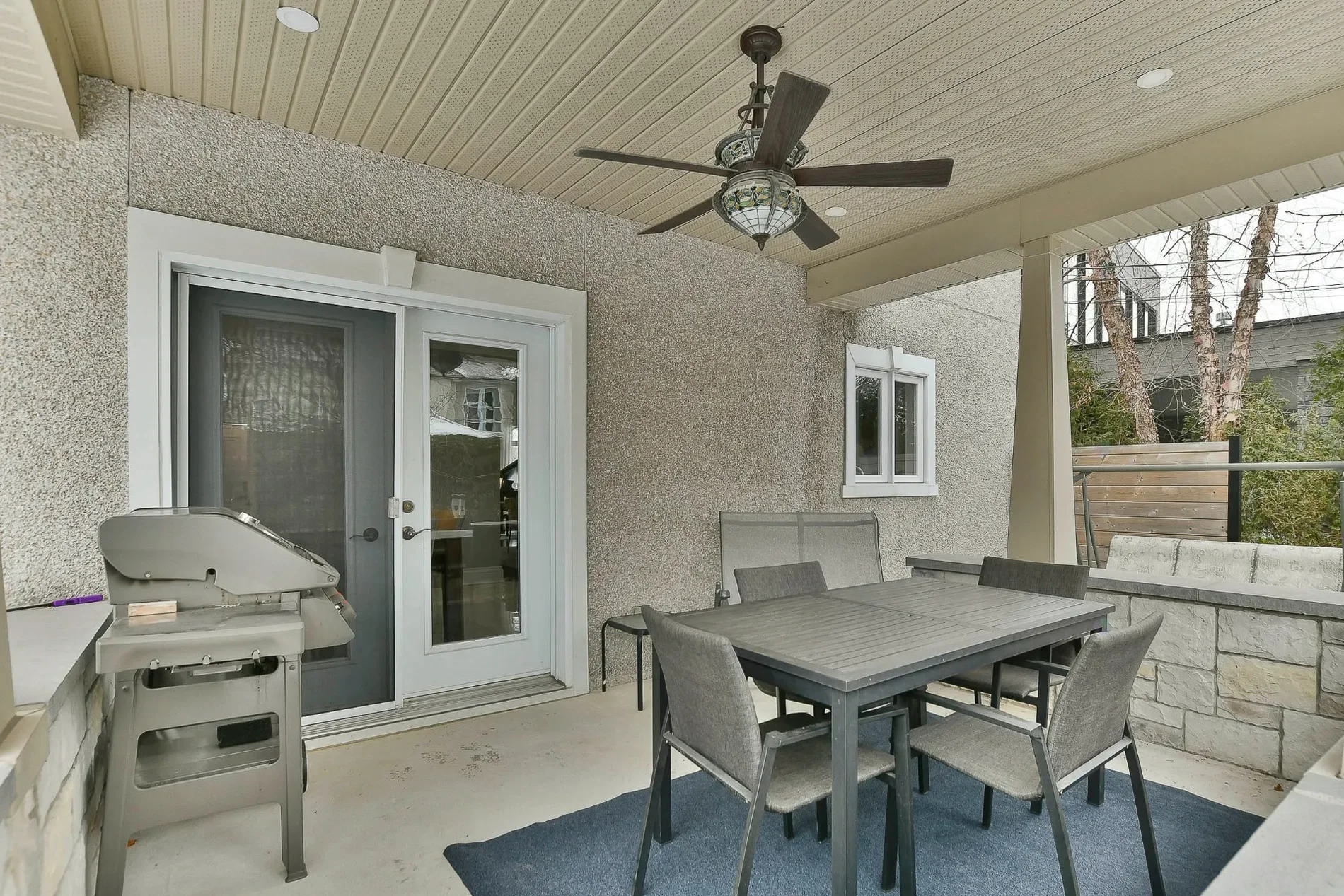 Exterior photo 5