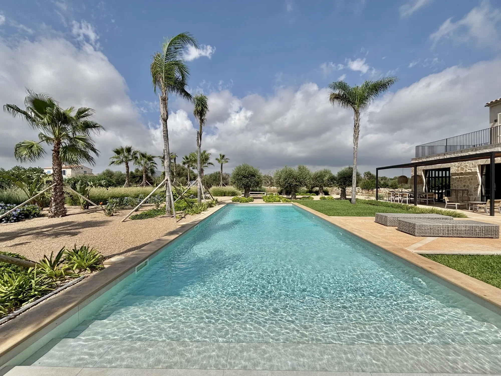 Exterior photo 8