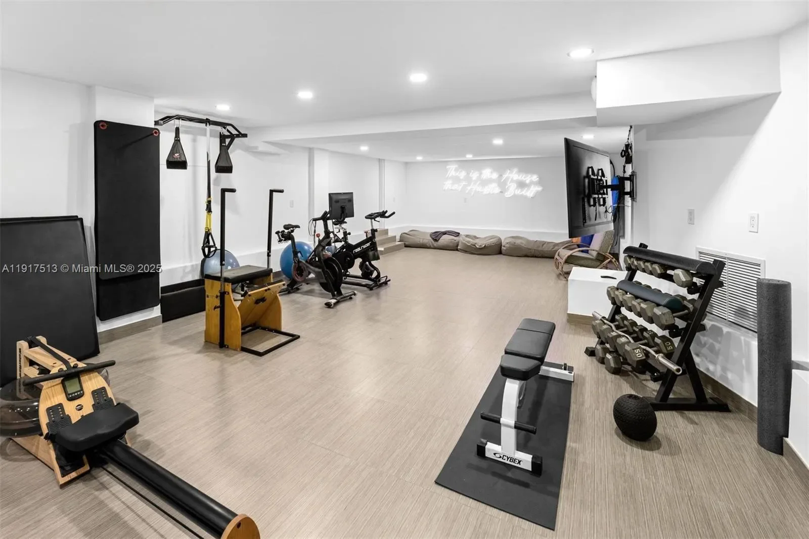 7150 W Lago Dr, Miami, Florida, United States. - Photo 37